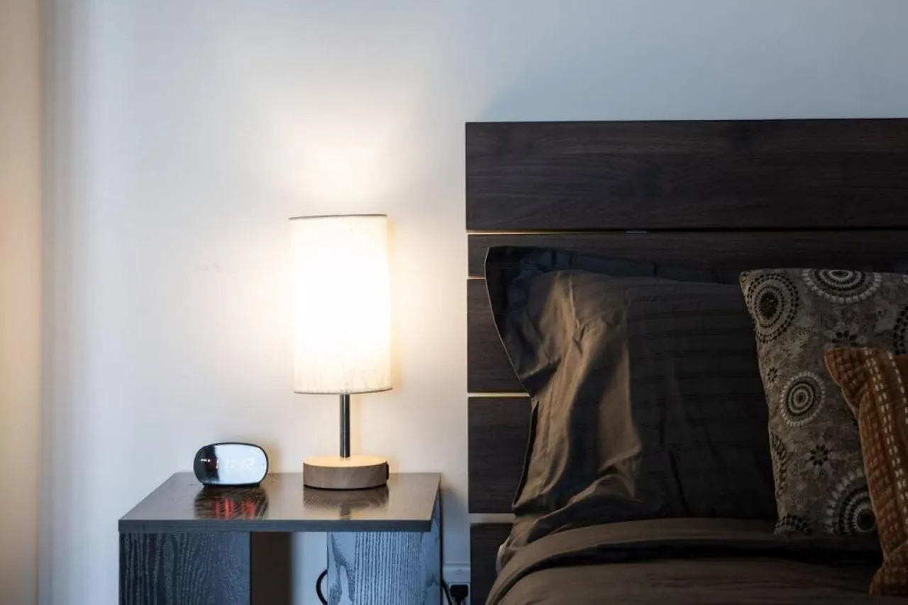 South Riverdale Suite With High Speed Wifi And Balcony Toronto Tatil Evi