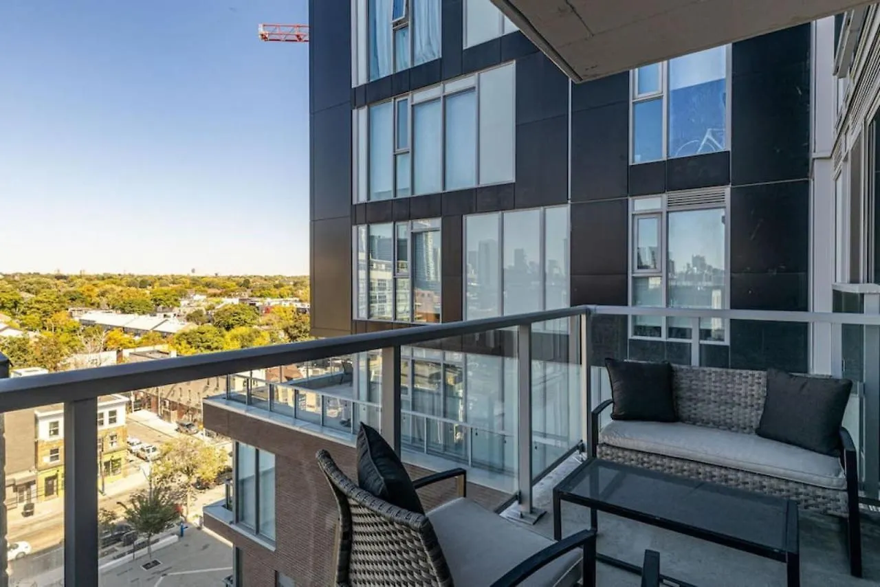 South Riverdale Suite With High Speed Wifi And Balcony location