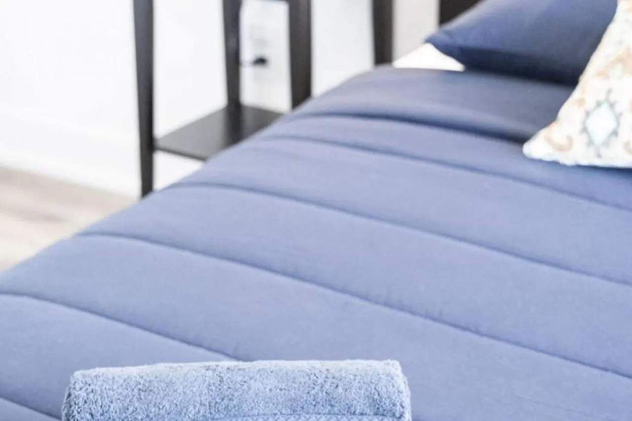 South Riverdale Suite With High Speed Wifi And Balcony Toronto 0*,  Kanada
